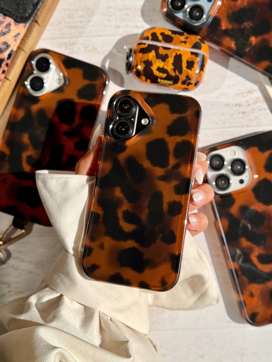 ✨ Tortoiseshell Glossy iPhone Case – Chic, Bold & Timeless