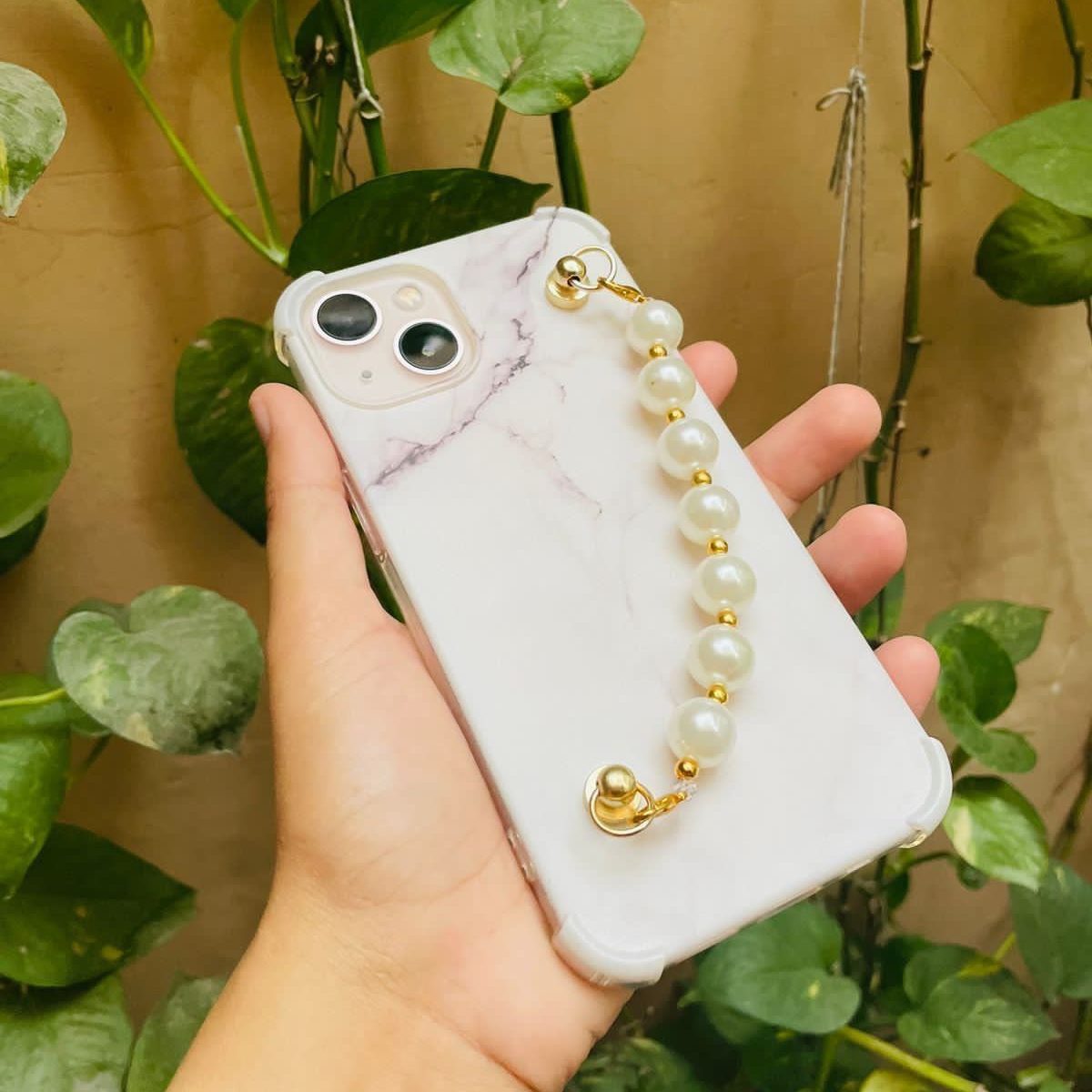 White Marble Case With White Pearl Chain