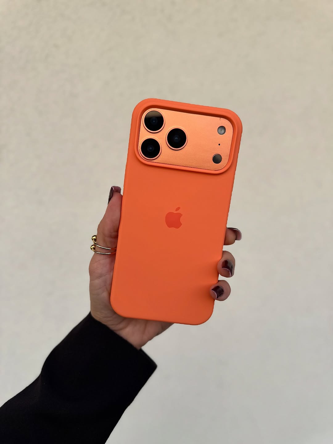 Ófficial Orange Silicone Case for iPhone 17 Series
